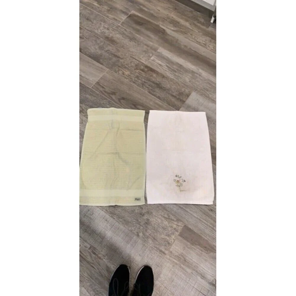 Guess Hand Towels